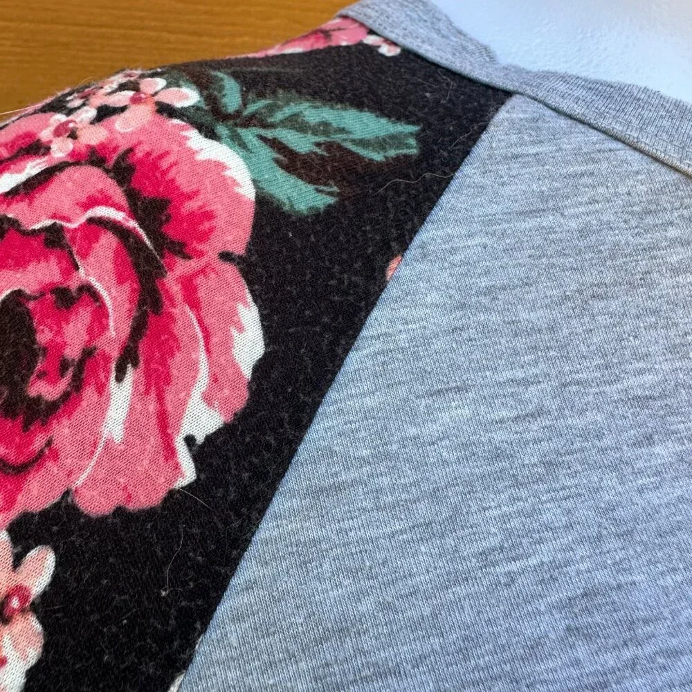 Lularoe Floral Baseball T-Shirt Light Grey Half Sleeve Shirt Size XS - Picture 7 of 7